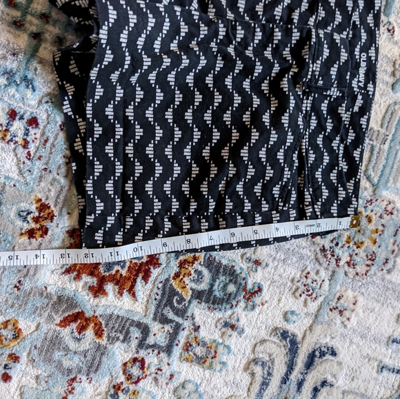 Old Navy Pixie Shorts - Picture 4 of 6